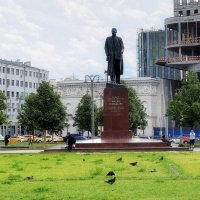 Памятник А.М.Горькому. :: Татьяна Помогалова