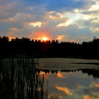 Закат над озером :: Андрей Снегерёв
