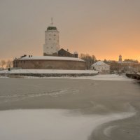 Выборгский замок зимним утром :: Владимир Кузнецов