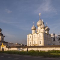 У стен Ростовского кремля :: Сергей Цветков