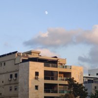 Вид с балкона.Луна и облака. :: Светлана Хращевская