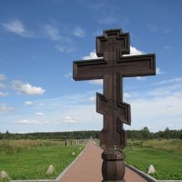 Поклонный крест на Интернациональной аллее памяти и славы. Невский пятачок :: Маера Урусова