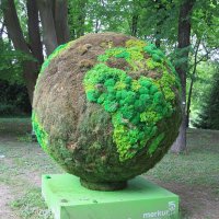 Земной шар в ботаническом саду. :: Валентина 