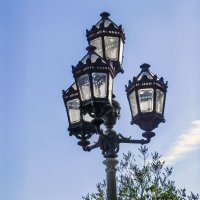 Замечательные фонари-торшеры-канделябры у  памятника Екатерине :: Стальбаум Юрий 