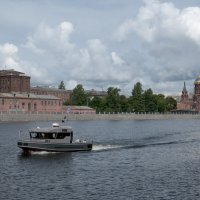 Река Екатерингофка, Санкт-Петербург, Катер. :: Михаил Колесов