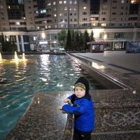 Племянник обожает фонтаны. :: Динара Каймиденова