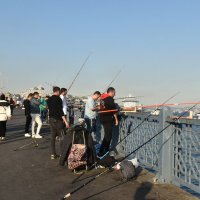 Рыбаки на Галатском мосту. :: Татьяна 