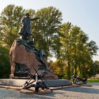 Памятник адмиралу Макарову :: Надежда Лаптева