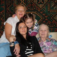 Четыре поколения. :: Людмила Жданова