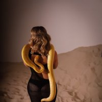 женщина со змеёй :: Валерия Амелина