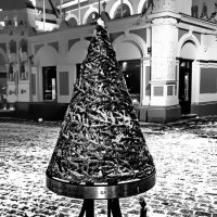 Скульптура ёлки в Риге :: Liudmila LLF