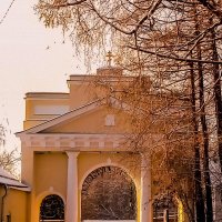 Парадные ворота монастыря :: Сергей Кочнев