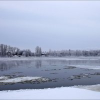 Ладожский лед на Неве. :: Александр Алексеенко