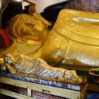 Гигантская статуя лежащего Будды :: Иван Литвинов