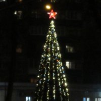 Ёлка новогодняя со звездою алою :: Дмитрий Никитин