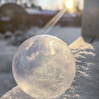 Луч и пузырь :: Ирина Полунина
