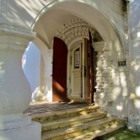 ..почти потайной вход в церковь Святого Владимира в Старых Садех.. :: galalog galalog