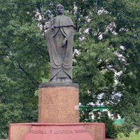 Памятник Ефросинии Полоцкой. :: Татьяна Ф *