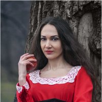 Девушка с яблоком :: Ренат Менаждинов