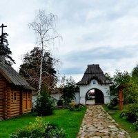 Вход в монастырь :: Eвгения Генерозова