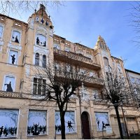 Здание, ждущее реставрации. :: Валерия Комова