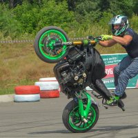 Трюки на мотоцикле. :: юрий Амосов