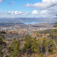 Краски осени. На вершине Ильменского хребта. Вид на Машгородок и озеро Тургояк. :: Алексей Трухин