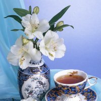 Чашка с чаем и альстромерии :: Ольга Бекетова