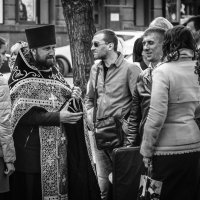 Беседа перед Крестным ходом. :: Клим Павлов
