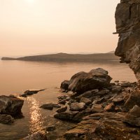Каменный взгляд на воды Байкала. :: Сергей Герасимов