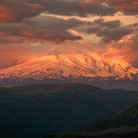 В рассветных облаках... :: Сергей Сабешкин