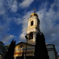 Храм, освещенный солнцем :: Андрей Лукьянов
