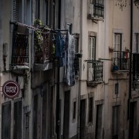 На улочках старого Лиссабона :: Yuriy Rogov