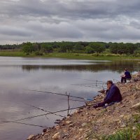 Вечерняя рыбалка ... :: Евгений Хвальчев