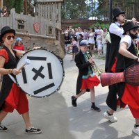 "Бей в барабаны, труби в трубы!" :: Татьяна Машошина