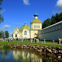 церковь Тихвинской Божей матери (крылечко ) :: Сергей Кочнев