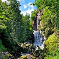 Радующий душу  водопад... :: Vladimir Semenchukov