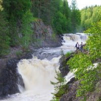 Карельский водопад Кивач :: Сергей Беляев