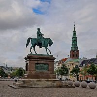 Копенгаген, шпили и конные статуи :: Андрей K.