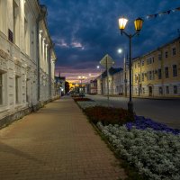 Вечерняя улица :: Александр Ульныров