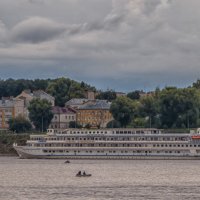 Туристические пароходы в Угличе :: Сергей Цветков