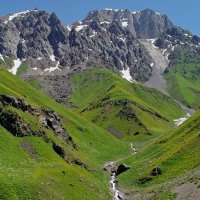 ДОЛИНА БАДАКСАЯ, большой камень. :: Виктор Осипчук