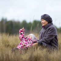 бабушка с внучкой :: Сильвия Михеева