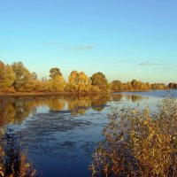 Осеннее озеро :: Лариника Кузьменко