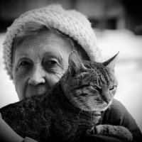 Бабушка с котом :: Илья N