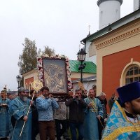 Перенос иконы Тихвинской Б. М. В теплый храм :: Сергей Кочнев