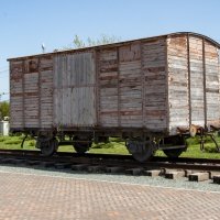 Пос. Сирень, мемориальный комплекс "Путь возрождения народов Крыма". Эвакуационный вагон :: Gen 