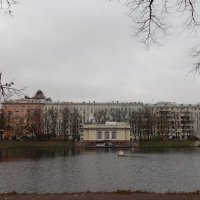 Поздняя осень в городе :: Дмитрий И_