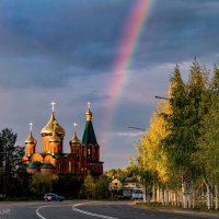 Утренняя радуга у храма, как благословение Божье. :: Николай Зиновьев