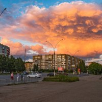 Оранжевое вечернее облако над Ухтой. :: Николай Зиновьев